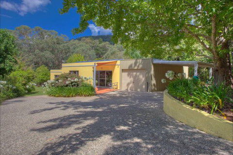 A Bach At Bright - Taree Accommodation 0